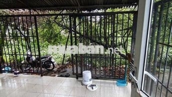 Nhà 2 tầng, hẻm xe hơi, 3 phòng ngủ, sân vườn