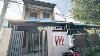 Nhà lầu hẻm xe hơi DT 5x14 1/Tân Hiệp 4 gần trường Bách Nghệ Hóc Môn