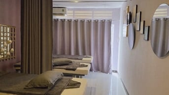 Cho thuê nha NC gần mặt tiền, liền kề Q1