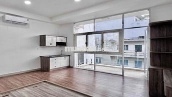 Căn hộ full nội thất mới 100% có ban công lớn kế ngã tư Hàng Xanh