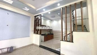 4,3 TỶ NHÀ MT THẠNH XUÂN 21 NGANG 5M NỞ HẬU 2 LẦU HXH , SHR HOÀN CÔNG