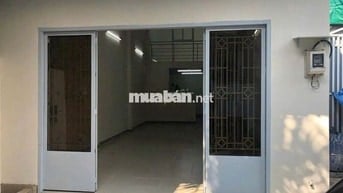 Cần cho thuê nhà cấp 4 bP ĐHT Q12. DT 4,3*13. 1 PN 1 WS hẻm xe hơi