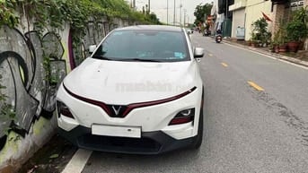 Lên đời VF8 bán VinFast VF6 2024 Plus - 11750 km