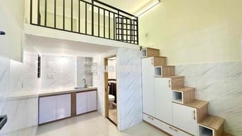 Phòng Ngay Mặt Tiền Có Thang Máy Gần Ngã Tư Bốn Xã