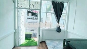 PHÒNG FULL NỘI THẤT BAN CÔNG GIÁ HẠT DẺ ĐI BỘ QUA QUẬN 1,3