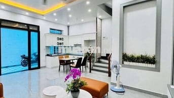 Chỉ nhỉnh 6 tỷ Phú Diễn - 35m - 5 tầng 3 ngủ - sát phố - ở ngay