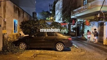Nhà LÕI phố NGỌC LÂM 30m² gi,á 6.9 t.ỉ