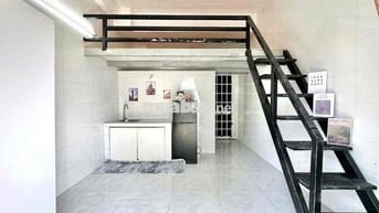 CHO THUÊ DUPLEX CÓ GÁC BAN CÔNG RỘNG 35m2 QUẬN 10