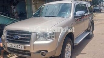 Cần bán xe 7 chổ đời 2008 máy dầu số tự động