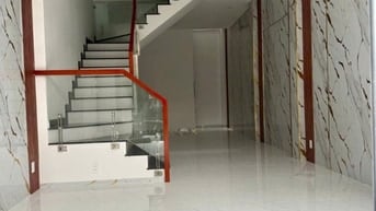 nhà mới xây 100% hẻm 5m Phạm Văn Chí