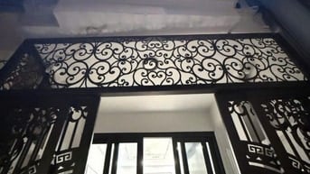 Nhà có sân riêng + ban công 30m2 5 tầng 6.9 tỷ- ngõ 109 Quan Nhân