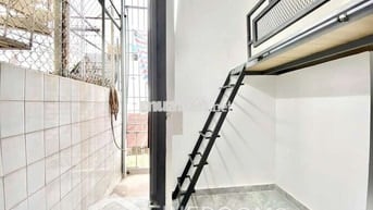 ĐI BỘ QUA IUH CHỈ 200M HƠN PHÒNG CÓ GÁC CỬA SỔ KỆ BẾP BỒN RỬA WC RIÊNG