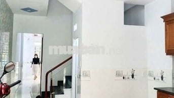 Nhà hai mặt hẻm, hẻm trước 4m hẻm sau 4m. 1 trệt+2 lầu+ST. 4PN + 4VS