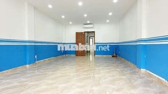 Cho thuê văn phòng 40m2 có bancol vị trí đẹp giá tốt tại Vạn Phúc City