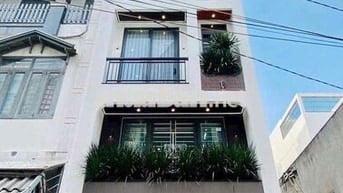 Cô Hoa cần bán nhà đường Lê Thị Bạch Cát, Quận 11. giá 5Tỷ570/ 54m2.
