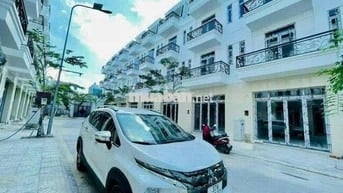 Cho Thuê Nhà Phố Đẹp DT 220m2 1Trệt 3Lầu 4Pn 5Wc Hẻm Nhựa Xe Tải Đậu