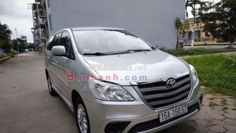 Toyota Innova 2.0E sản xuất 2014 màu bạc số sàn