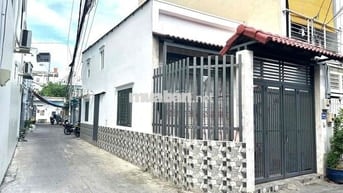 nhà căn góc vị trí đẹp, hẻm xe tải thông thoáng tiện ích đầy đủ