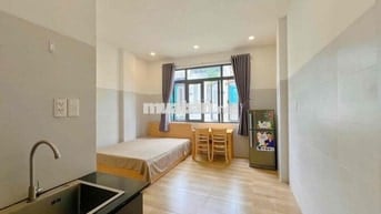 Studio cửa sổ bự full nội thất ngay Tô Hiến Thành Q10 cho nui pet