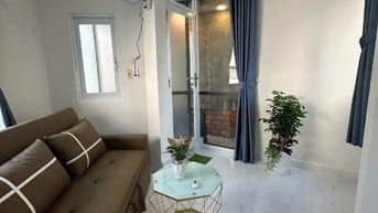 Nhỉn 2t,Hoàng Văn Thụ  3 tầng, 2PN,2WC cách hẻm xxe hơi 10m
