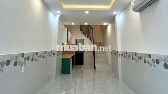 NHÀ HOÀNG DIỆU Q4- HẺM 4m- 3x7- 3 LẦU ĐÚC - KO QH- GIÁ 4 TỶ NHỈNH