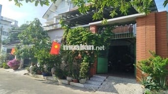 Phòng biệt thự, nam độc thân, không hút thuốc.