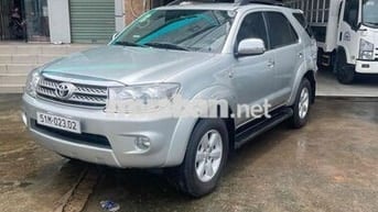 Toyota Fortuner 2011 máy xăng số tự động xe đẹp
