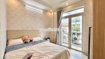 STUDIO BAN CÔNG - FULLNT - CÁCH HUIT 2KM