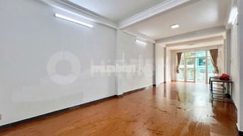 Ban công, rộng thoáng, Free 2xe, đường lớn kế DHYD Q5,gần ĐHSP với UEH