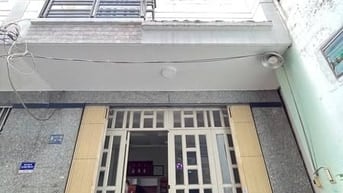  5,38tỷ Nhà 2 lầu đúc BTCT 4,5 x 9 4PN hẻm thông ba gác SHR