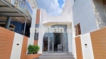 EM Bán căn nhà thiết kế theo phong cách hiện đại, tọa lạc gần Chợ Th