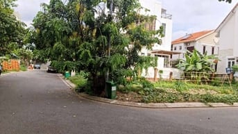 Bán nhanh lô đất 2 mặt tiền Nguyễn Văn Hưởng, khu compound, 15x21m