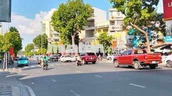 Cho thuê nhà mặt tiền đường 3/2, P. 6, Q. 10.Vị trí đắc địa kinh doanh