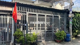 cần bán gấp căn nhà cấp 4 ngang 5mx14m, đường thông vị trí rất đẹp