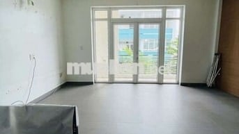 Nhà mặt tiền bắc hải, p6. Dt. 3,5x12m 1t 2 lầu st. 18tr