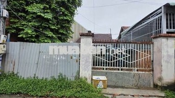 Bán đất tặng nhà 2,3 tỷ quá rẻ, gần đường Phạm Văn Diêu 300m,
