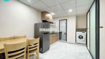 Cho Thuê Căn Hộ 2PN Thang Máy Đường Bùi Đình Tuý Gần Ngã Tư Hàng Xanh