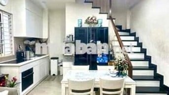 Bán nhà trung tâm Tân Bình, gần Út Tịch  24m², 3 tầng, pháp lý rõ ràng
