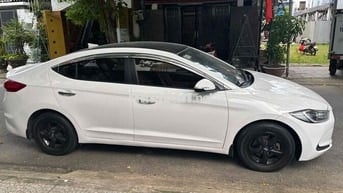 Hyundai Elantra 2017 1.6 MT còn rất đẹp