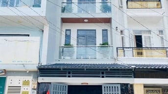 Bán nhà mặt tiền thạnh Xuân 43 đúc 3 lầu