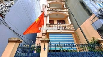 BÁN NHÀ LẠC LONG QUÂN, NGÕ THÔNG TỨ TUNG, OTO, NHÀ DÂN XÂY CHẮC CHẮN