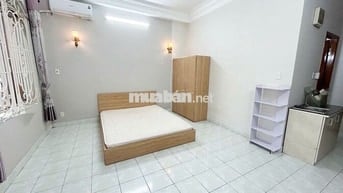 Phòng ban công 40m Full nội thất Hoàng Văn Thụ gần sân bay TSN
