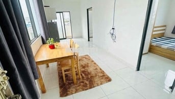 Căn hộ 2PN + 1PN ban công - 50m2 - ngay Ngã Tư Hàng Xanh