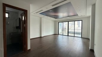 Nhà 5,5T thang máy vỉa hè rộng Mp Hào Nam thông sàn kinh doanh đỉnh