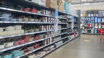 CN gần ngã 4 Tô Ký nhận 2 NV tạp vụ cửa hàng 