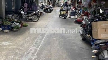 Cần bán nhà vị trí đẹp - ngay chợ - trung tâm quận 3