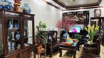 Bác hàng xóm  em cần bán nhà 4t,45m tại  Ngô Thì Nhậm,HĐngõ to chỉ 8t