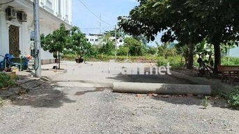 cần tiền bán gấp khu dân cư 135 bến lức Long An