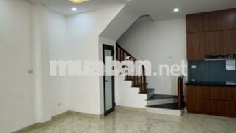 Nhà Đức Giang 32m2-5 tầng-3 p.ngủ-5.75 tỷ,ô tô, gần Bình Minh Garden