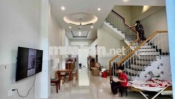 Nhà Sạch Sẻ DT 5,5m x 20m 1Trệt 2lầu 4Pn 3Wc Sân Rộng Ôtô Hẻm Xe Tải